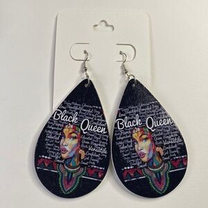 Wooden teardrop earring with “Black Queen”